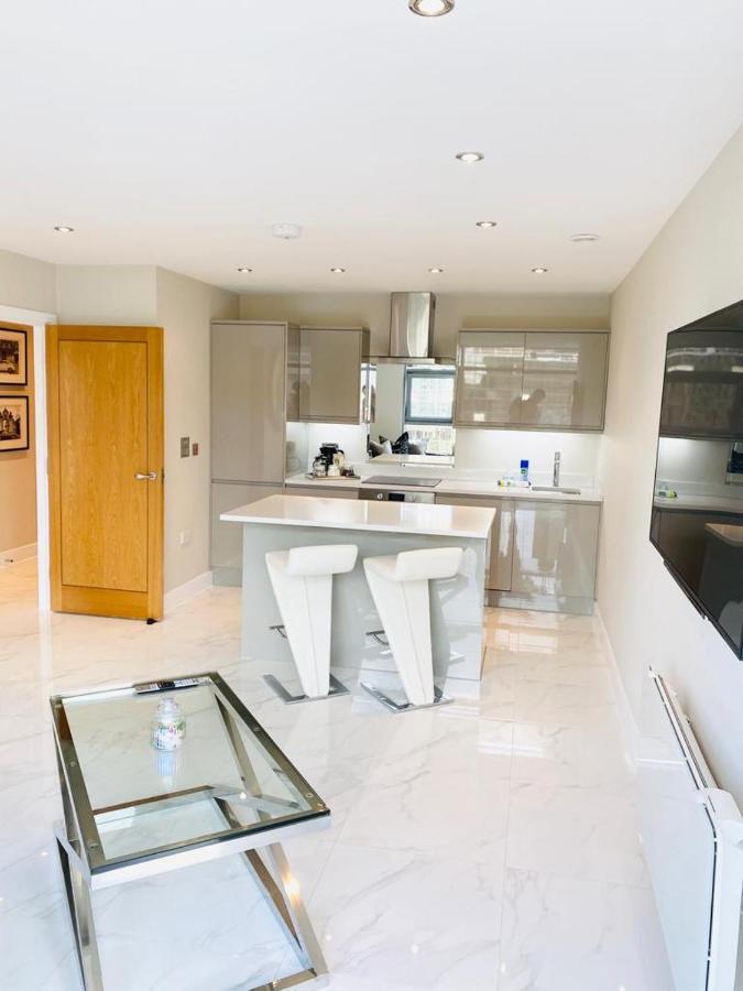 Superior Apartment In Cardiff City Centre Екстериор снимка