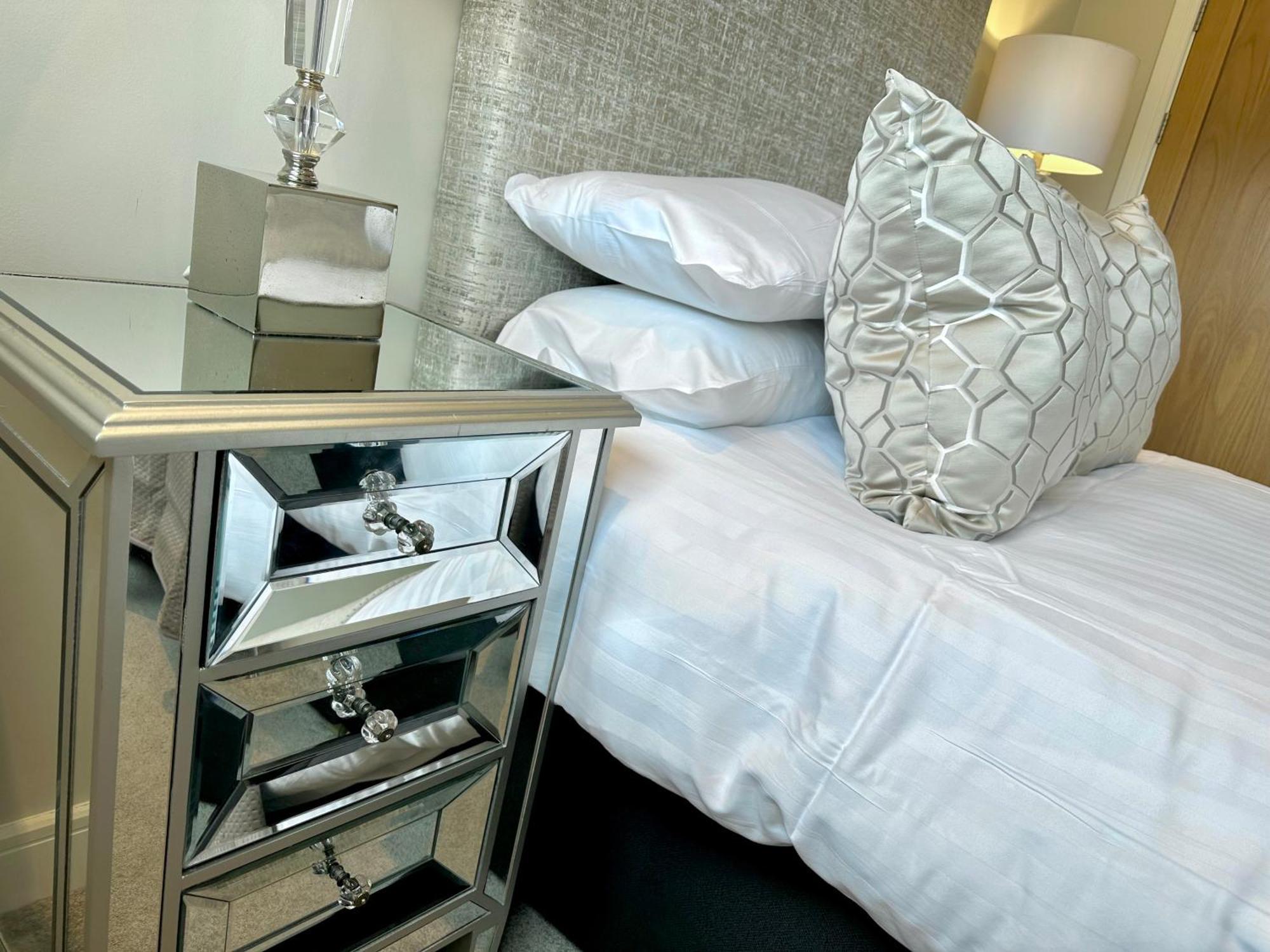 Superior Apartment In Cardiff City Centre Екстериор снимка
