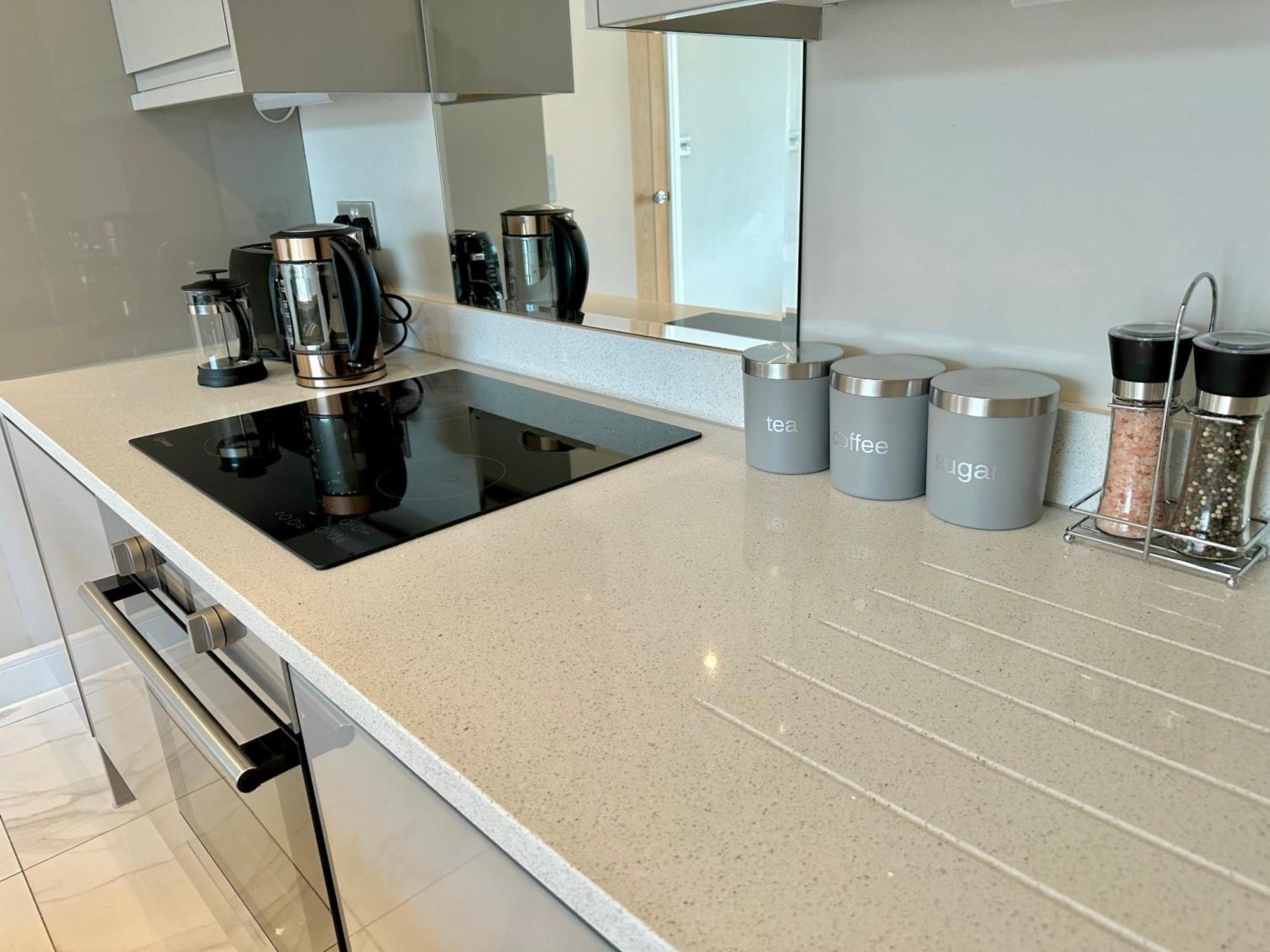 Superior Apartment In Cardiff City Centre Екстериор снимка